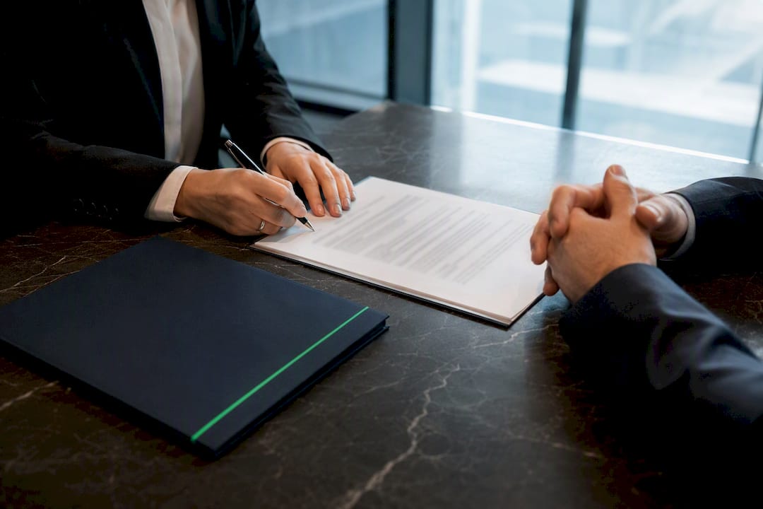 Firma del contrato con el proveedor de IA